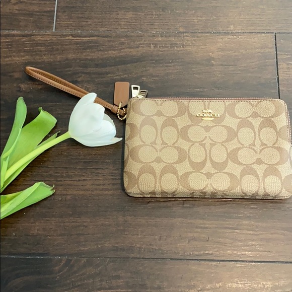 Coach Handbags - Coach Wristlet